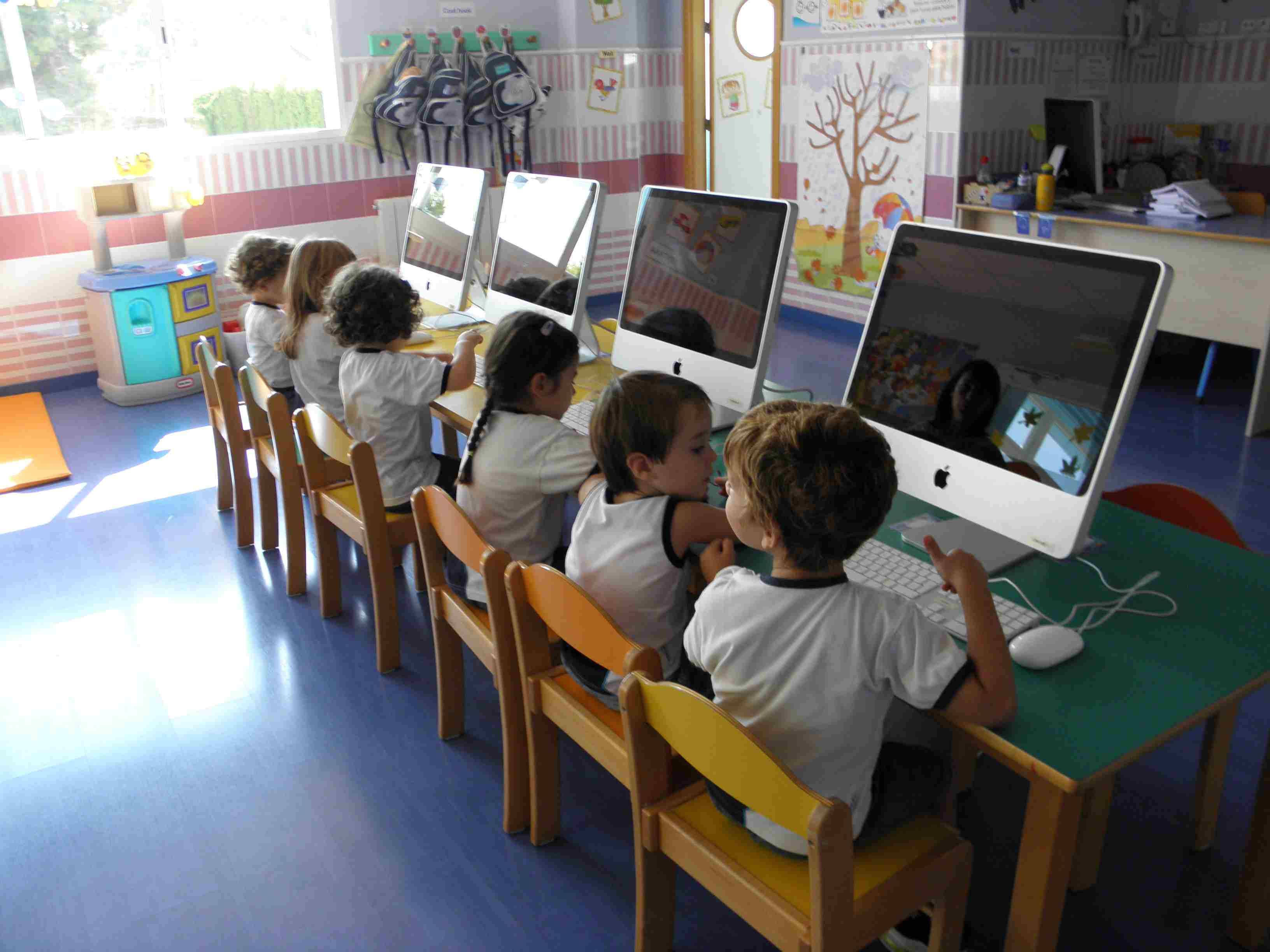 niños con ordenador